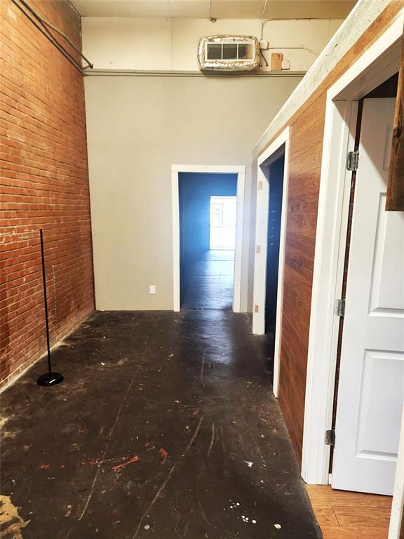 215 N Travis Street B Property Photo 2