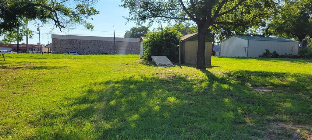 209 E 1st Street Property Photo 9