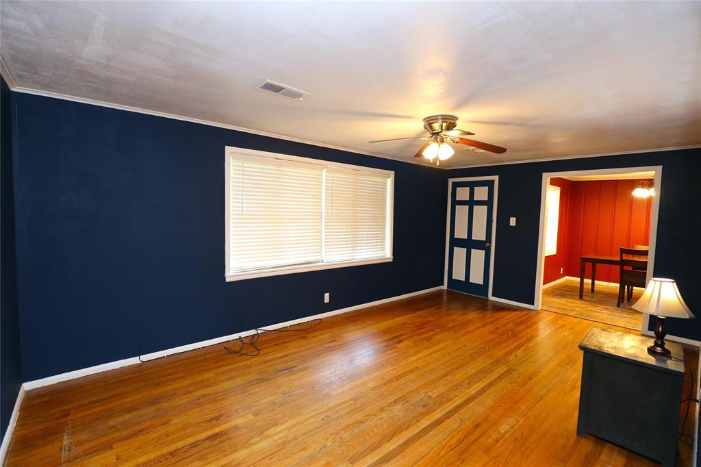 2033 1st Street Property Photo 2