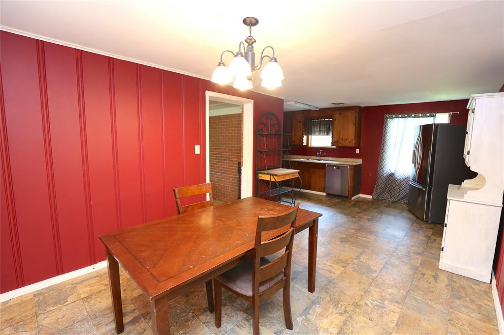2033 1st Street Property Photo 4