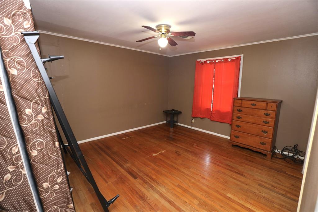 2033 1st Street Property Photo 6
