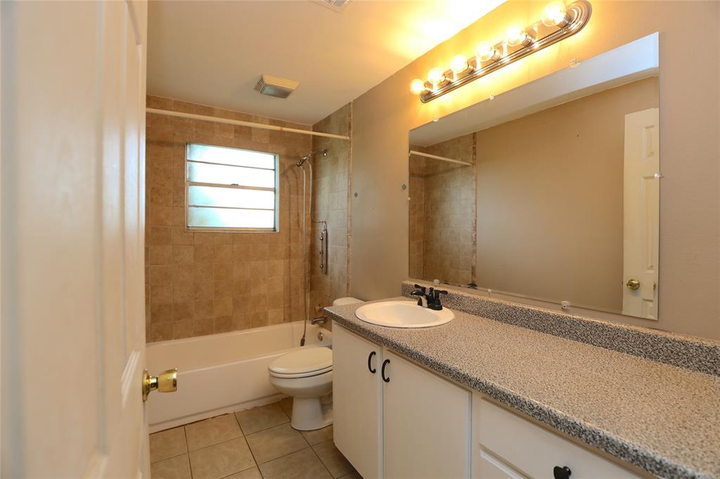 2033 1st Street Property Photo 7