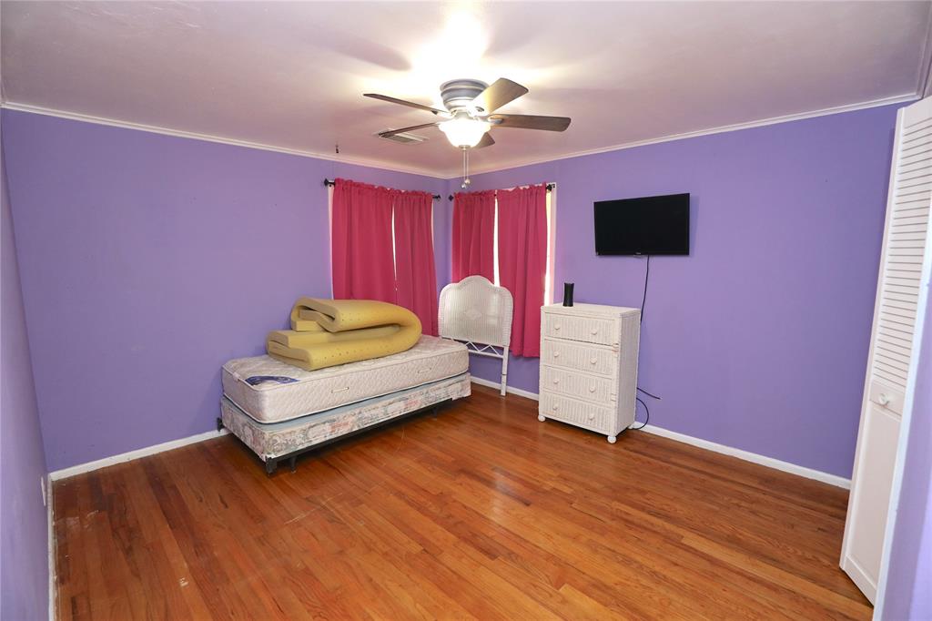 2033 1st Street Property Photo 8