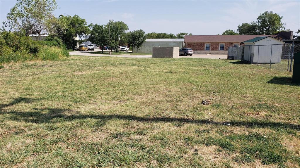 201 E Main Street Property Photo 1