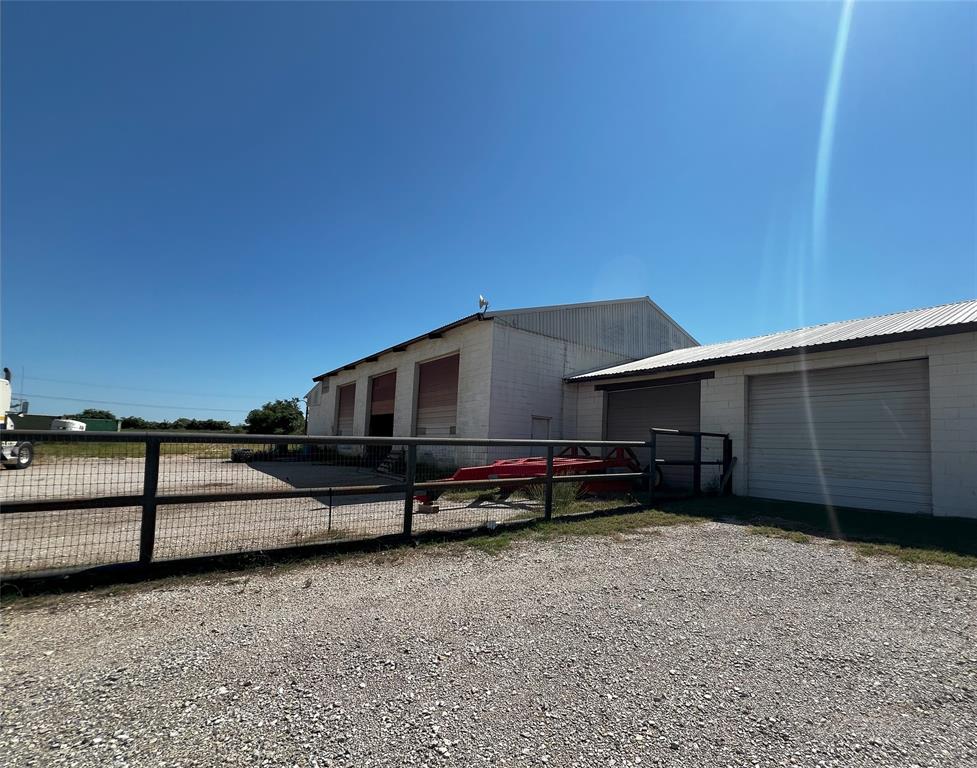 501 W Highway 199 Property Photo 1