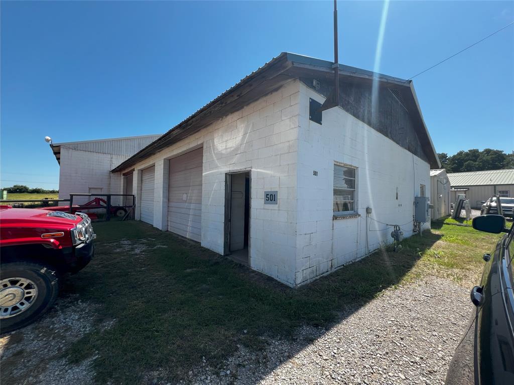 501 W Highway 199 Property Photo 2