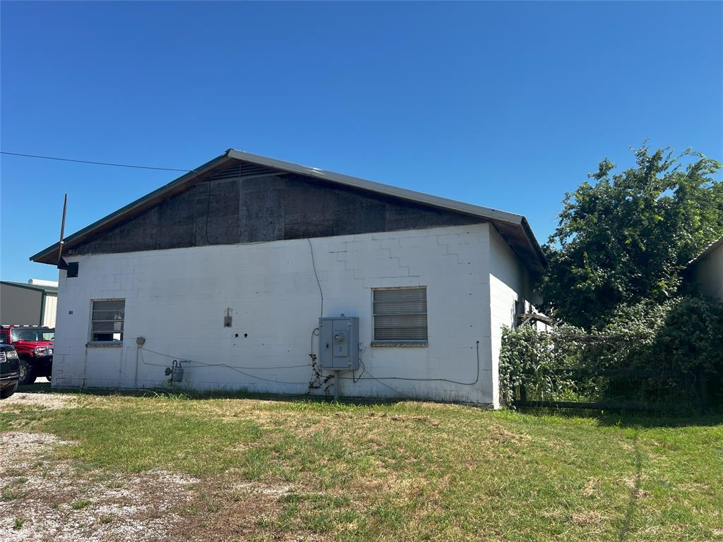 501 W Highway 199 Property Photo 3