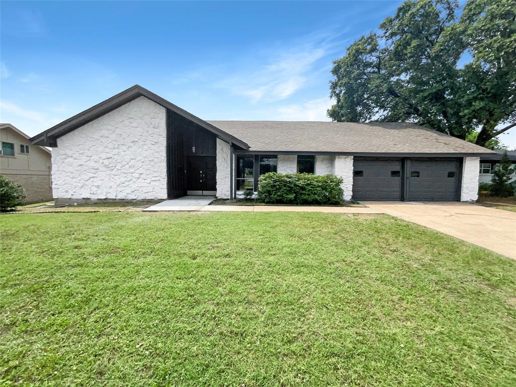 3925 Wedgworth Road Property Photo 1