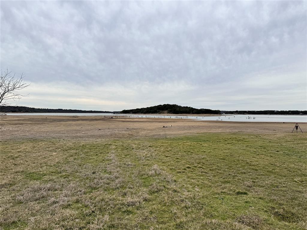 154 Lake Front Circle Property Photo 5