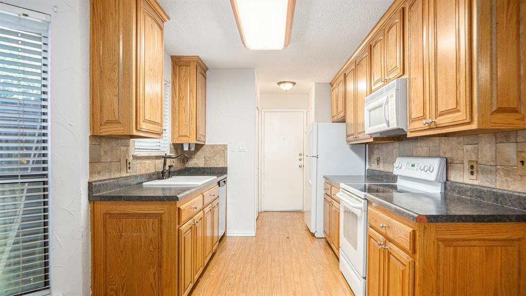 6908 Bentley Avenue Property Photo 14
