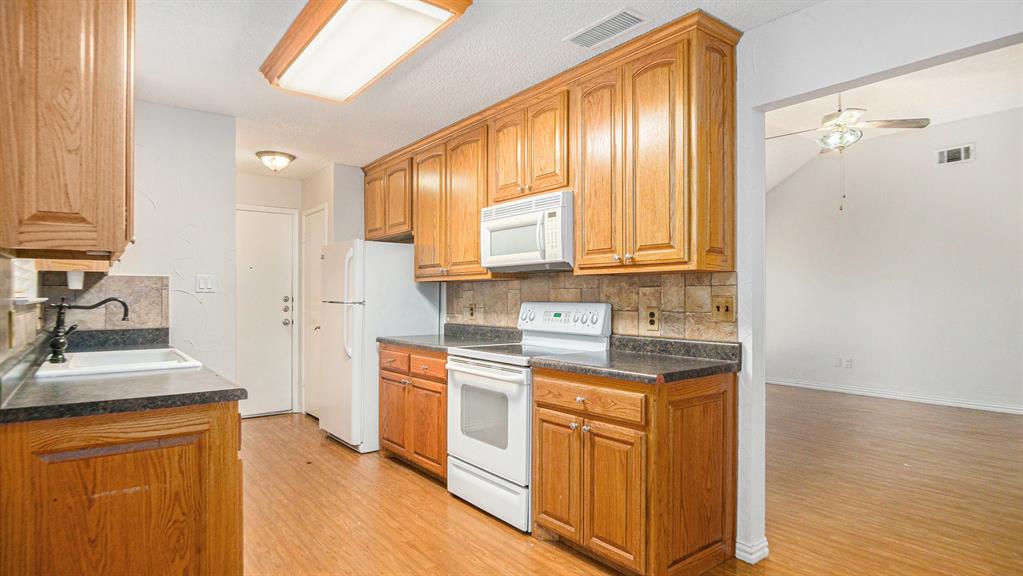 6908 Bentley Avenue Property Photo 16