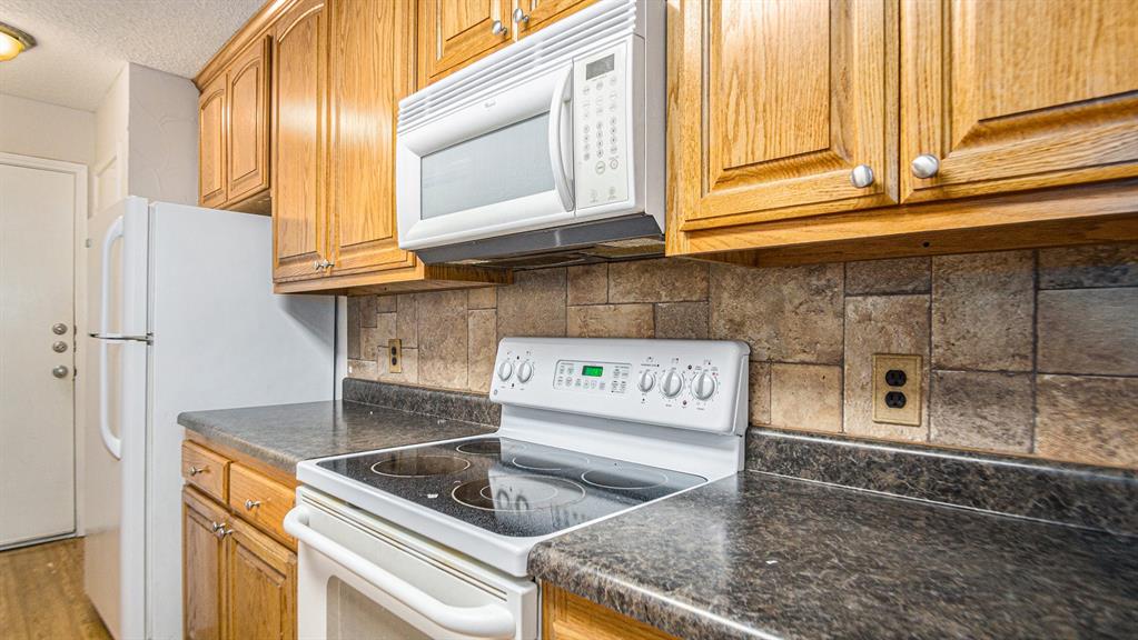6908 Bentley Avenue Property Photo 18