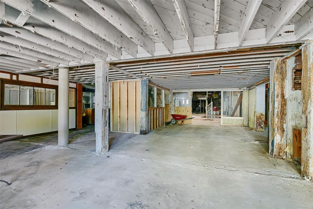115 S Travis Street Property Photo 8