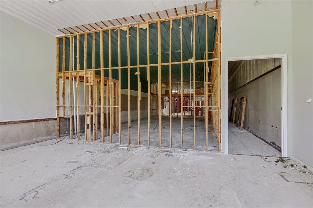 115 S Travis Street Property Photo 9