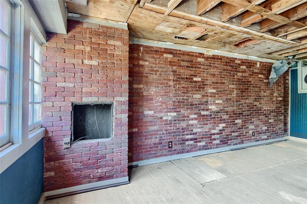 115 S Travis Street Property Photo 24