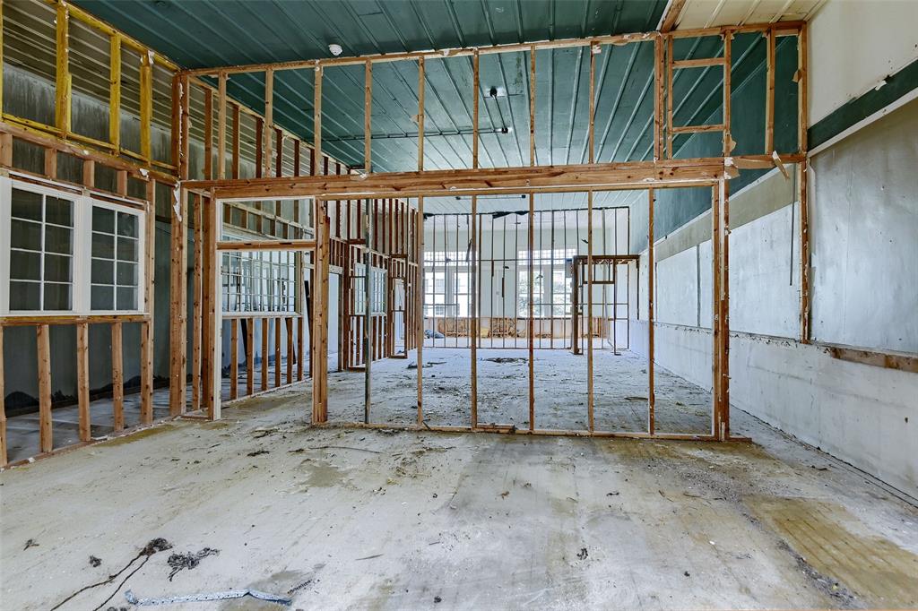 115 S Travis Street Property Photo 33