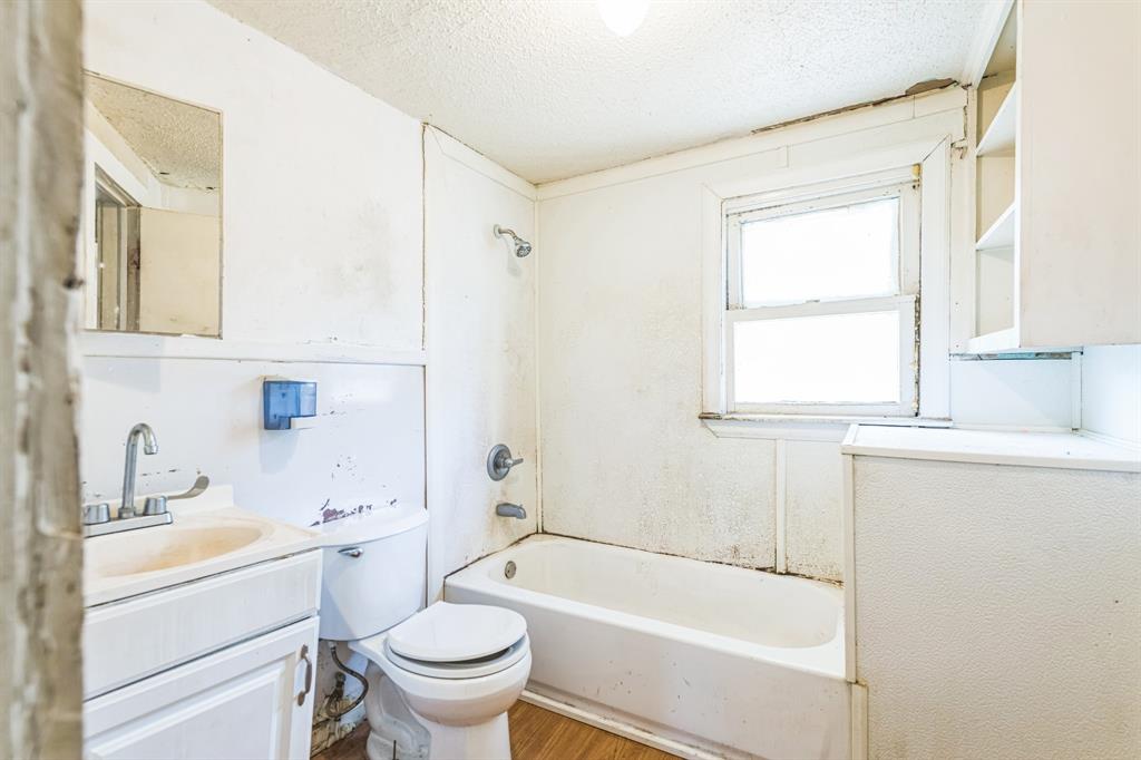 2117 Andrew Avenue Property Photo 3