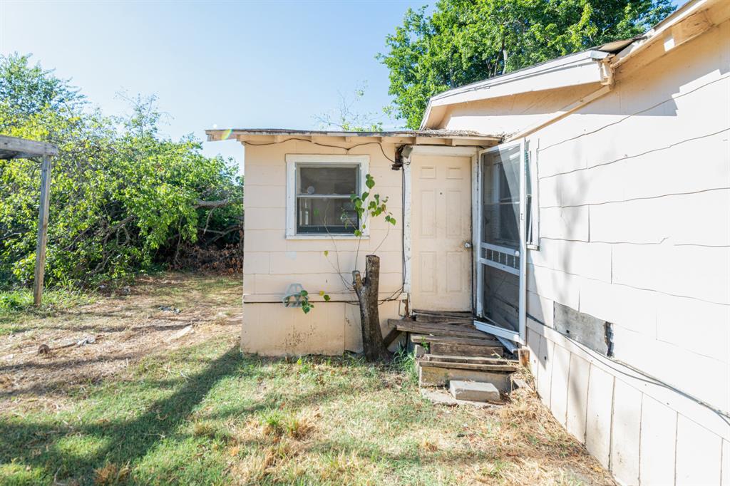 2117 Andrew Avenue Property Photo 4