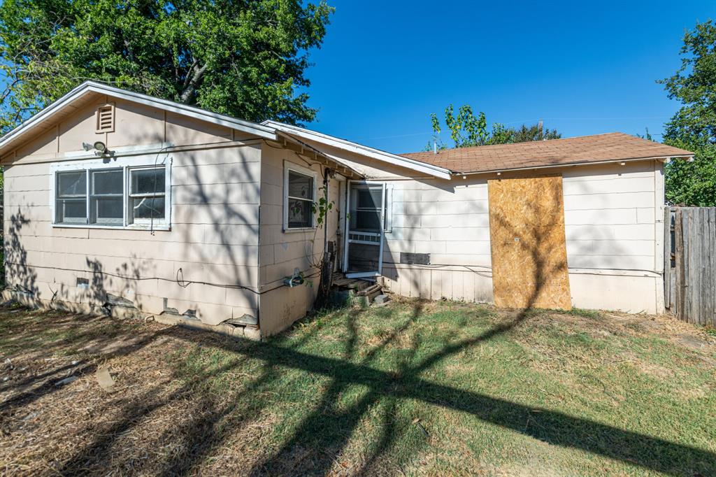 2117 Andrew Avenue Property Photo 5