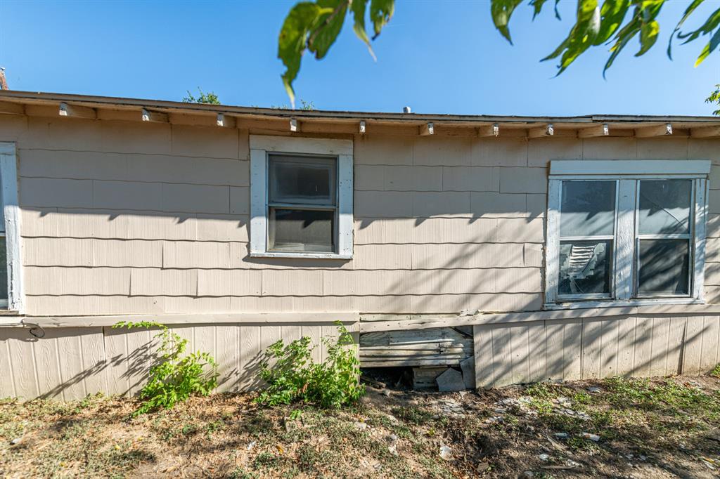 2117 Andrew Avenue Property Photo 10