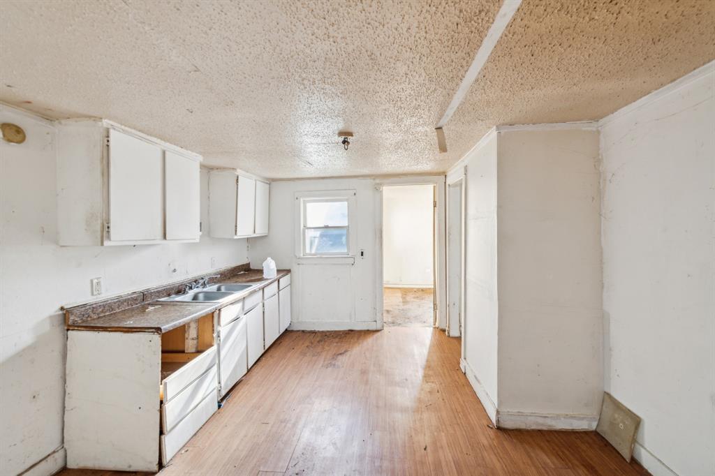 2117 Andrew Avenue Property Photo 12