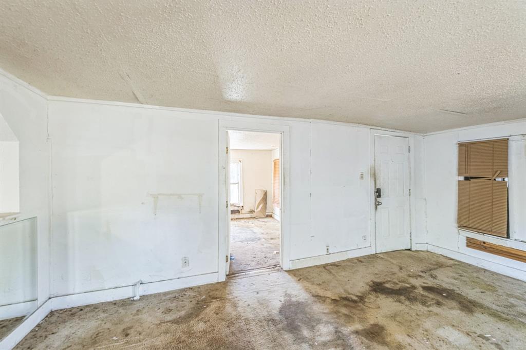 2117 Andrew Avenue Property Photo 14