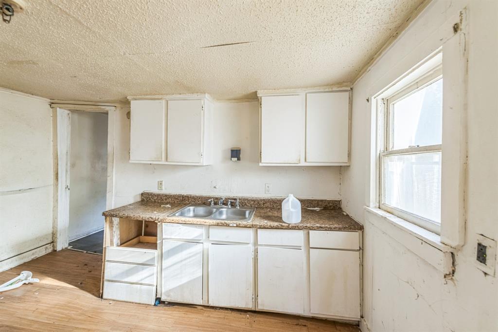 2117 Andrew Avenue Property Photo 16