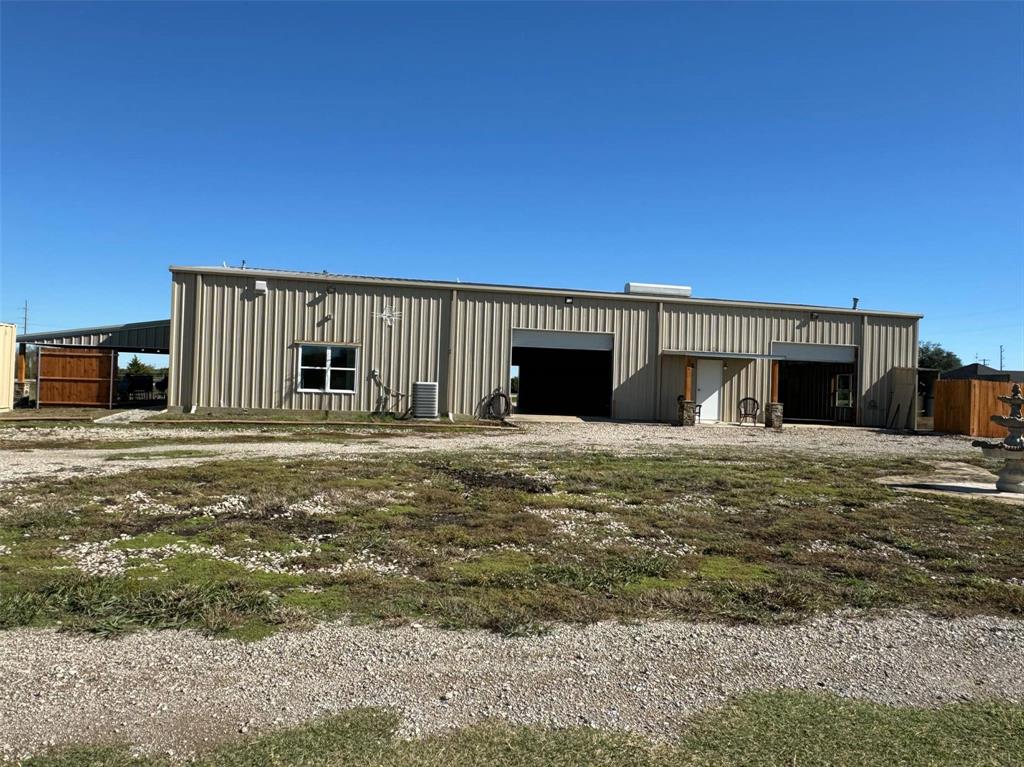 2077 N State Hwy 78 Property Photo 4