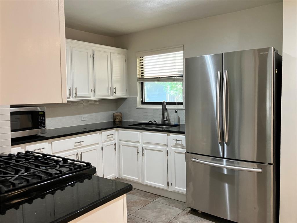 1907 El Capitan Drive Property Photo 3