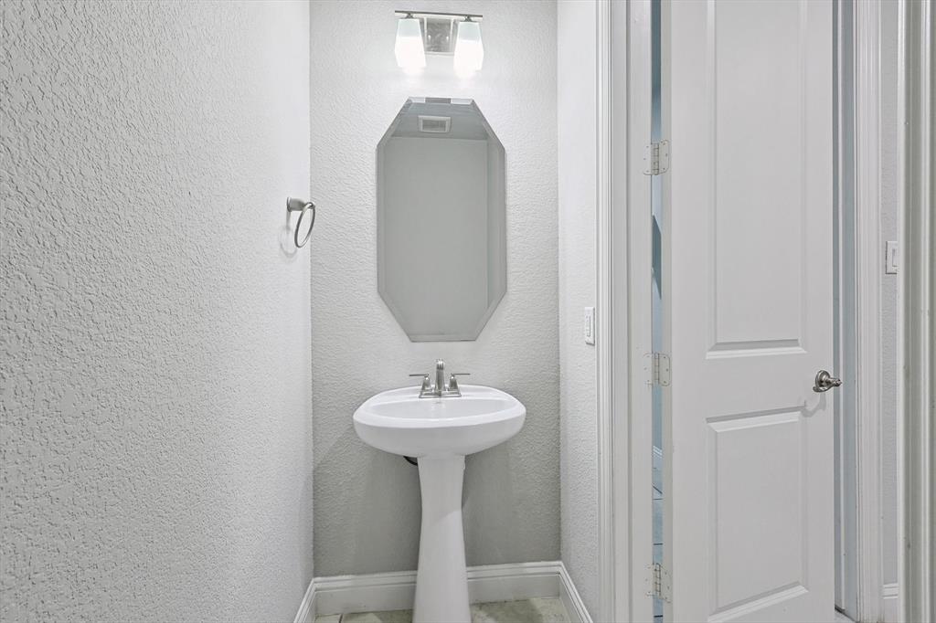 221 Canterbury Court Property Photo 20
