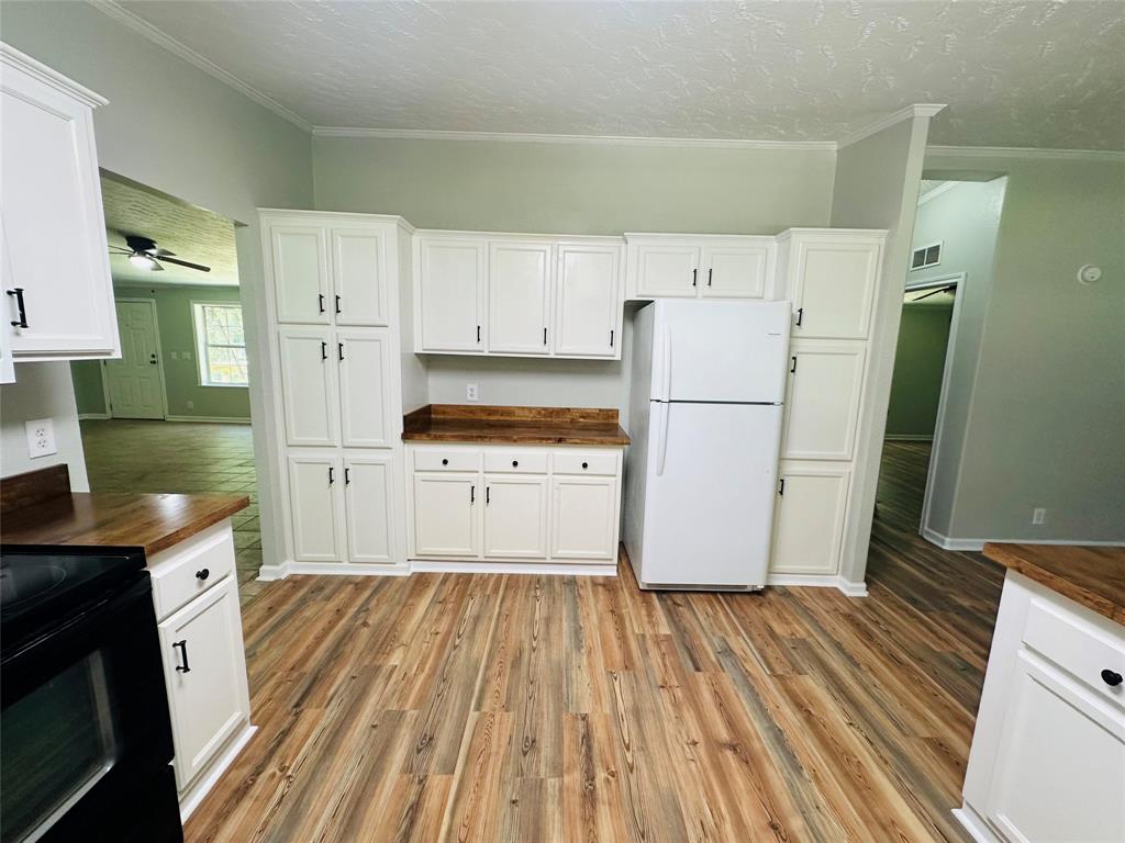 820 County Road 4700 Property Photo 17