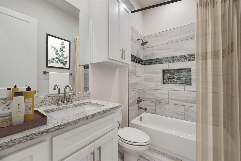 1044 Hidden Oaks Drive Property Photo 18
