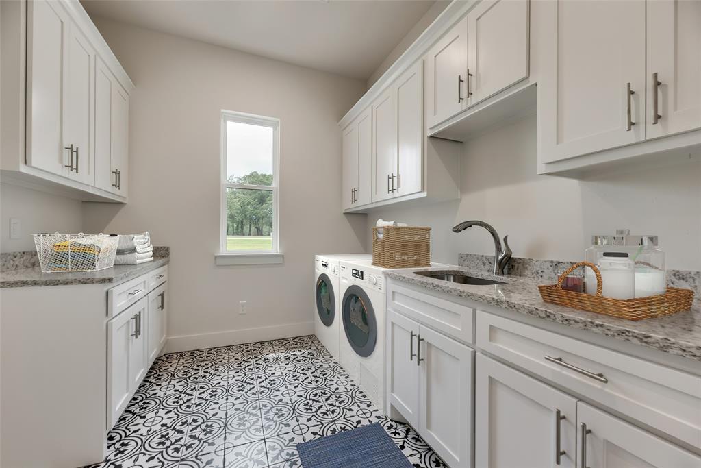 1044 Hidden Oaks Drive Property Photo 23