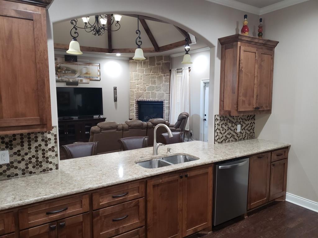 6727 N Hills Drive Property Photo 3