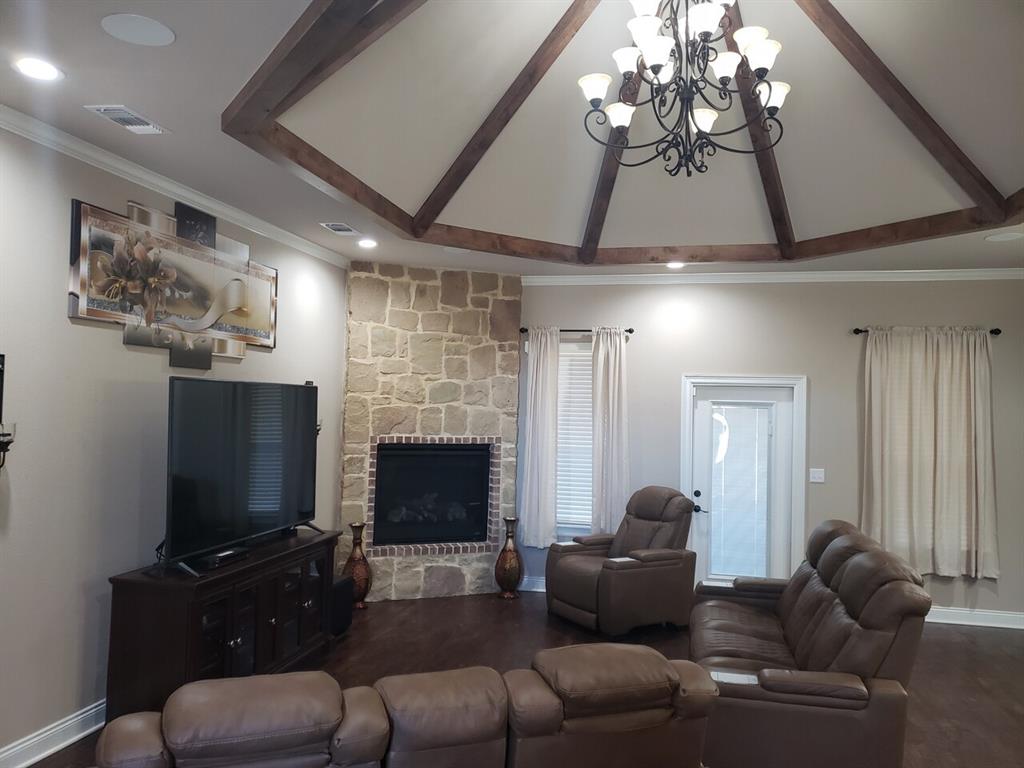 6727 N Hills Drive Property Photo 4