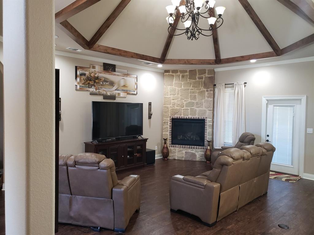 6727 N Hills Drive Property Photo 5