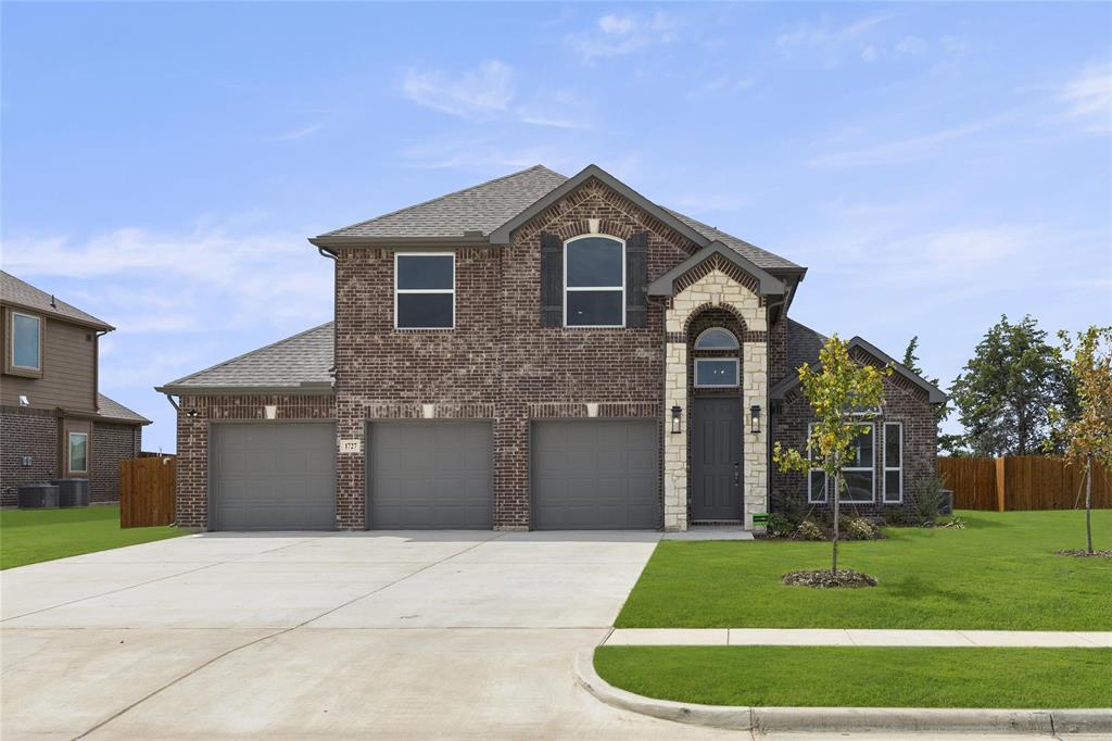 1727 Newport Drive Property Photo 2