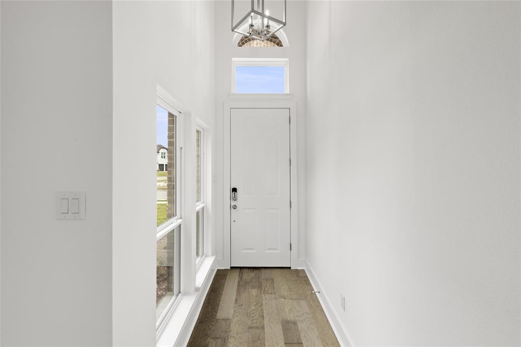 1727 Newport Drive Property Photo 4