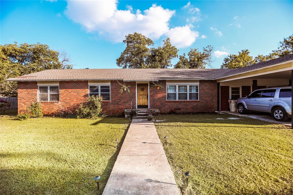 408 W Armstrong Avenue Property Photo 1