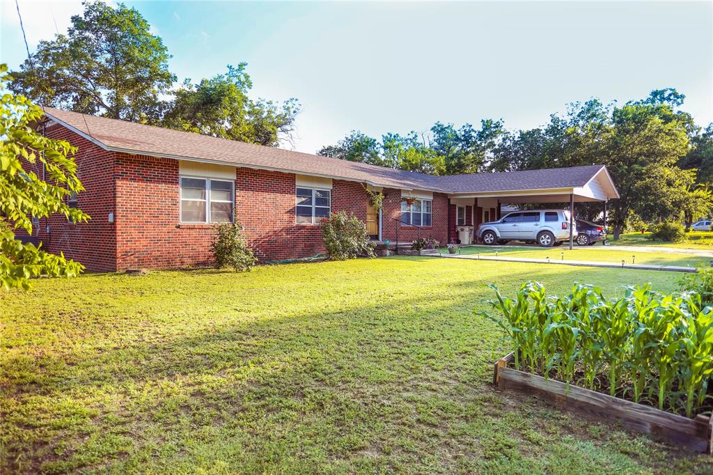 408 W Armstrong Avenue Property Photo 3