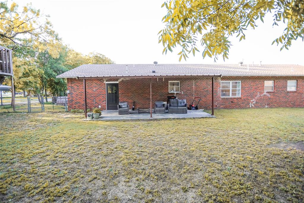 408 W Armstrong Avenue Property Photo 20