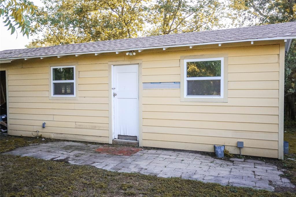 408 W Armstrong Avenue Property Photo 23