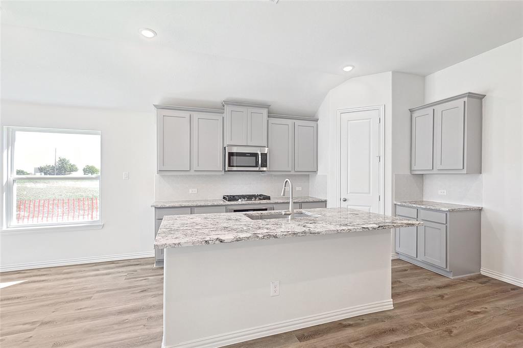 2228 Garnet Drive Property Photo 4
