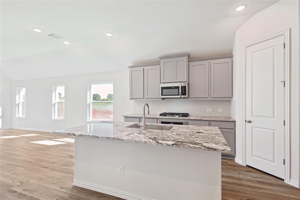 2228 Garnet Drive Property Photo 7