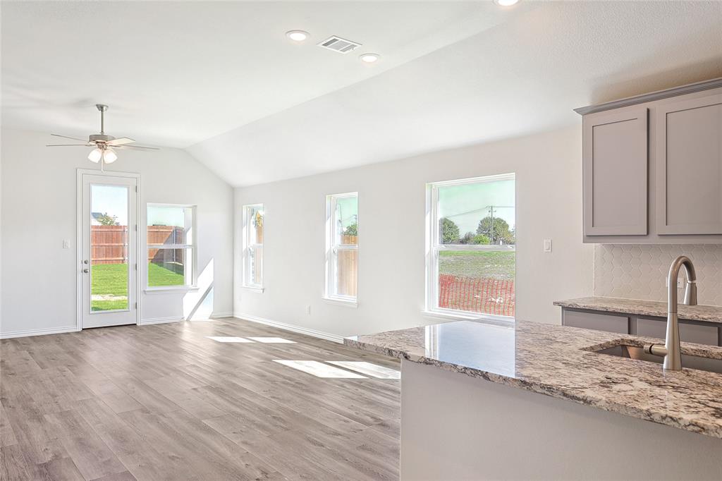 2228 Garnet Drive Property Photo 8