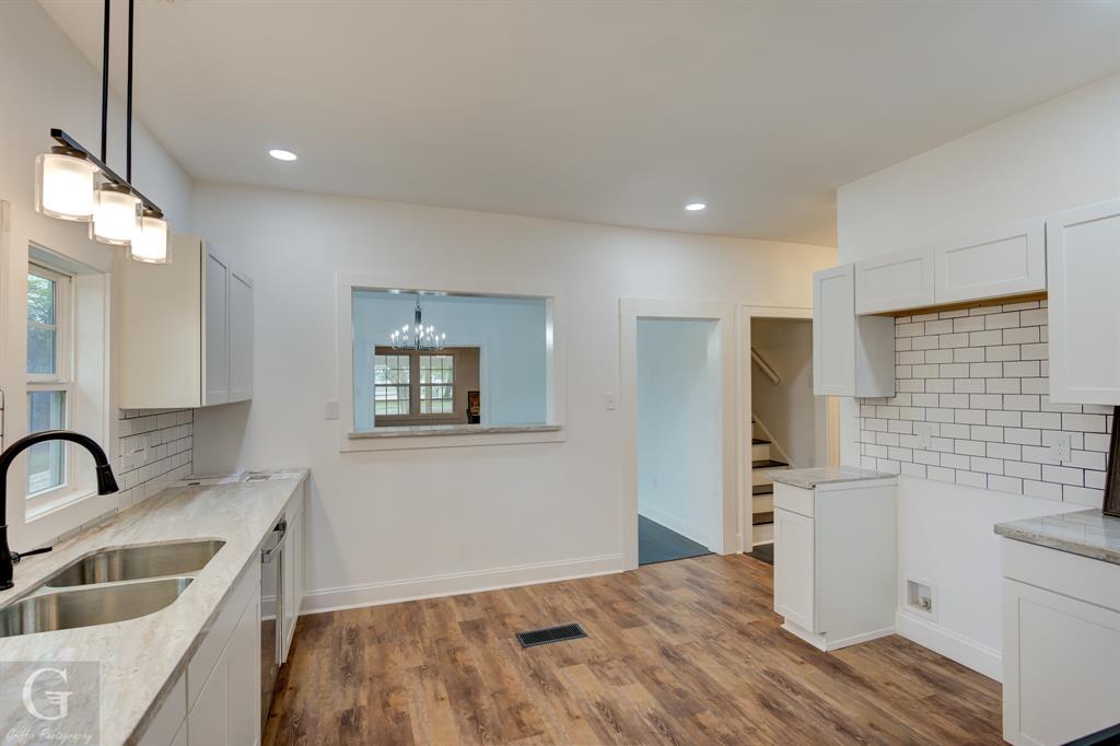 9180 Main Street Property Photo 5