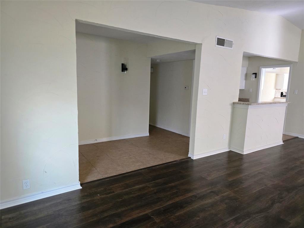 8117 Kensington Drive Property Photo 3
