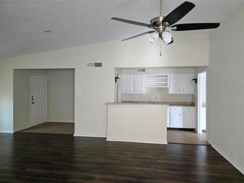 8117 Kensington Drive Property Photo 5
