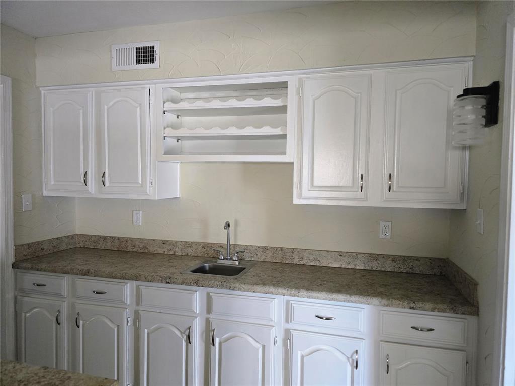 8117 Kensington Drive Property Photo 6