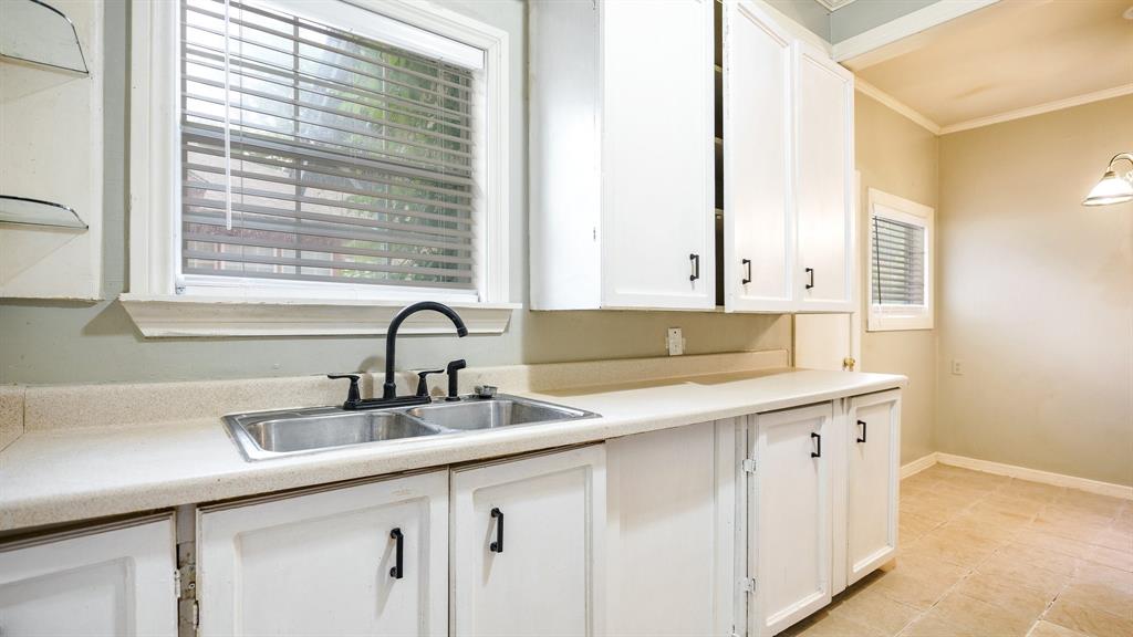 714 S Winnetka Avenue Property Photo 8